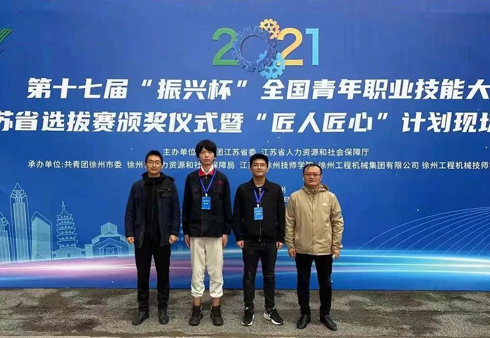 热烈祝贺盐城北大青鸟邓正阳同学荣获全国青年职业技能大赛第一名