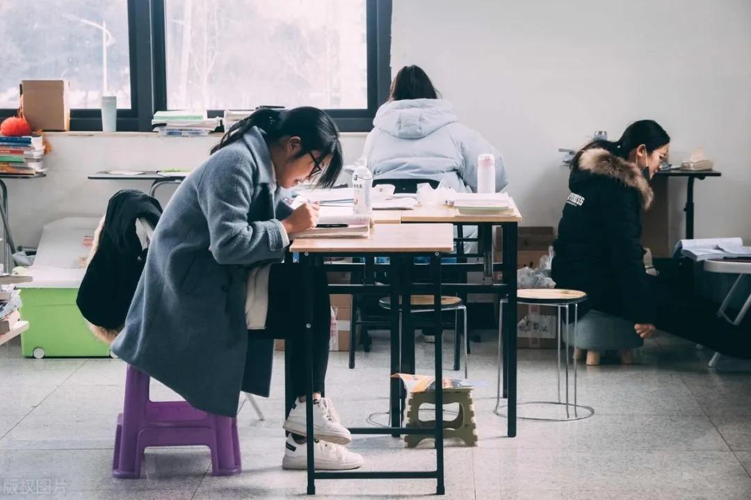 24岁小伙鱼鳞病,鱼鳞病夏天怎么穿裙子