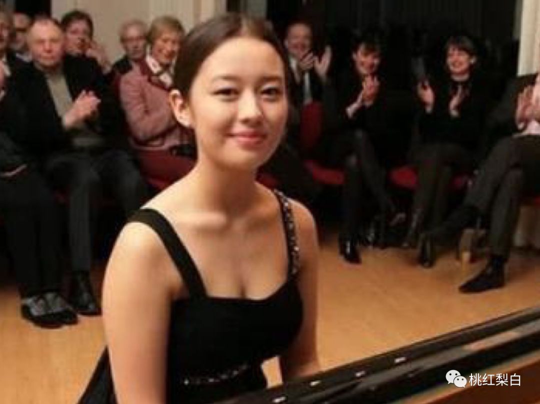 腰围56的“人间芭比”吉娜，比遭嫌弃的刘亦菲更旺郎朗