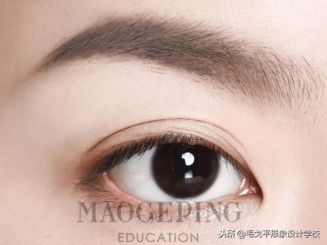 如何画出精致干净的眼妆,怎么画出整容脸