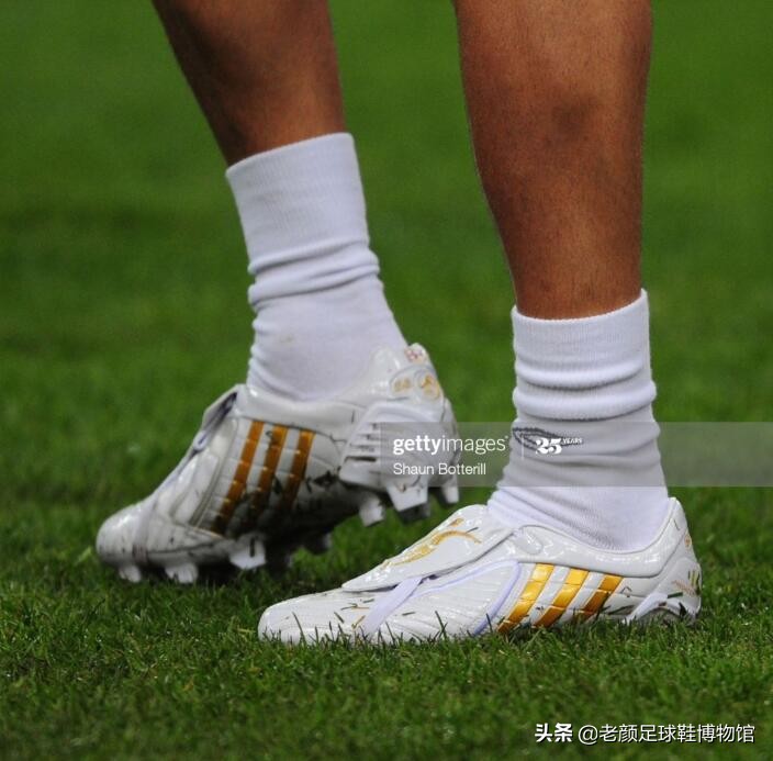 同是穿鞋挑剔的强迫症球星,10年前托尼克罗斯为小贝测试猎鹰鞋