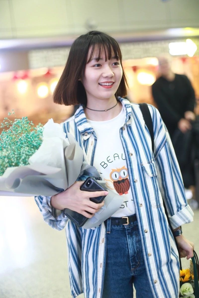 段奥娟蓝色羽绒服,段奥娟蓝色衣服