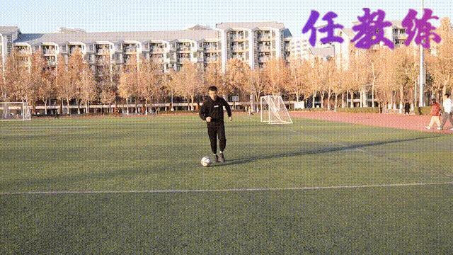 足球绕杆中考标准动作视频示范,中考体育足球绕杆技巧及训练方法