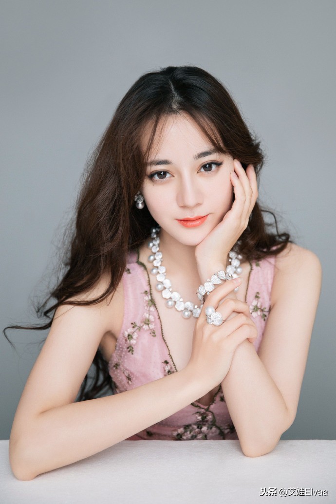 迪丽热巴太任性了,迪丽热巴紧身裙搭配