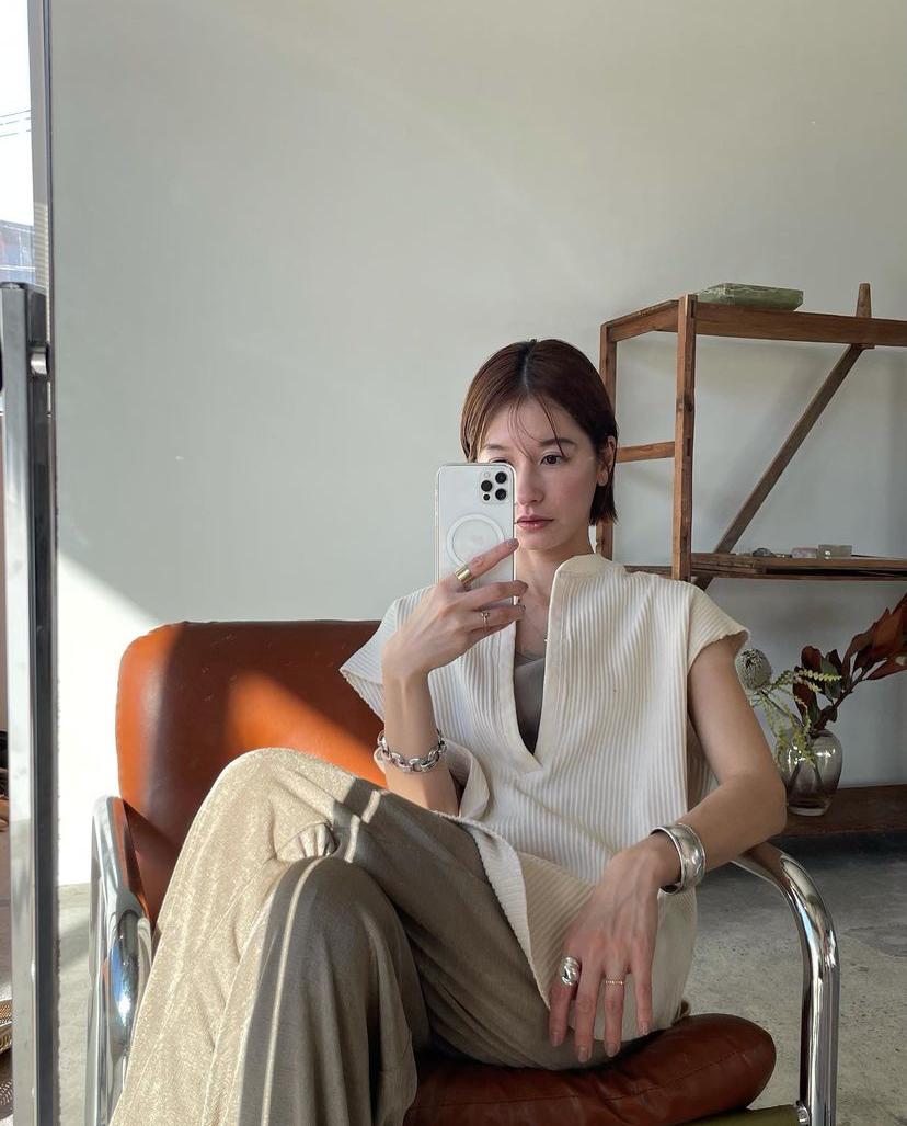 喜欢宽松衣服怎么办,怎么把宽松版的衣服穿有型