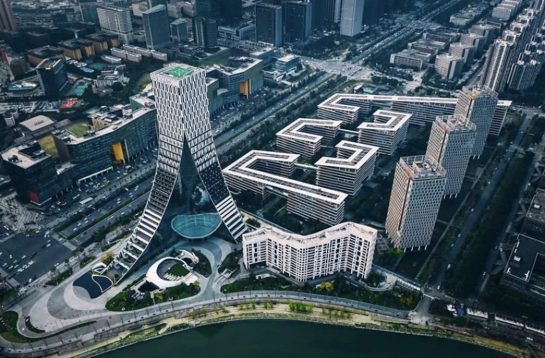 成都同根生,成都北门对比南门