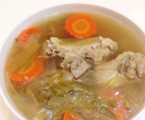 猪骨煮水能浇花吗,熬汤的大骨别扔