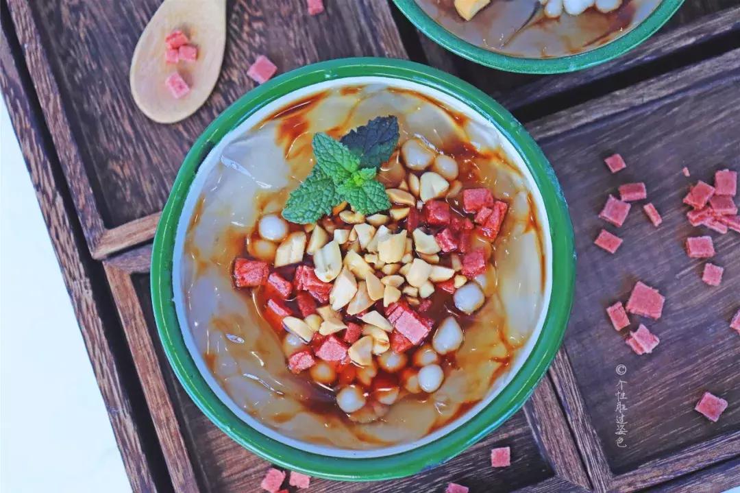 夏天吃到好吃的冰粉,吃冰粉果蔬脆