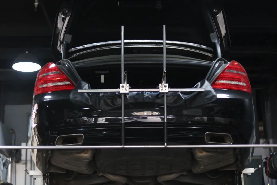 奔驰w221升级新款w222s450外观,老款奔驰w211e260翻新整备