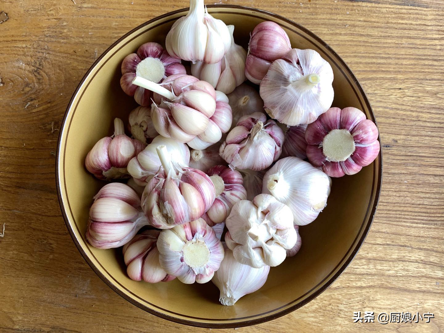 20斤大蒜做糖醋蒜需要多少糖和醋,大蒜出蒜苔快的方法