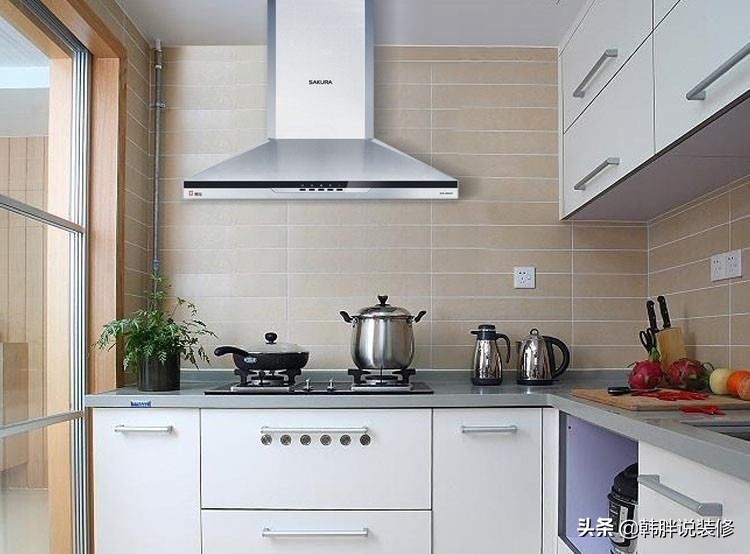 顶吸和侧吸油烟机哪个更适合爆炒,油烟机顶吸和侧吸哪个更适合家用