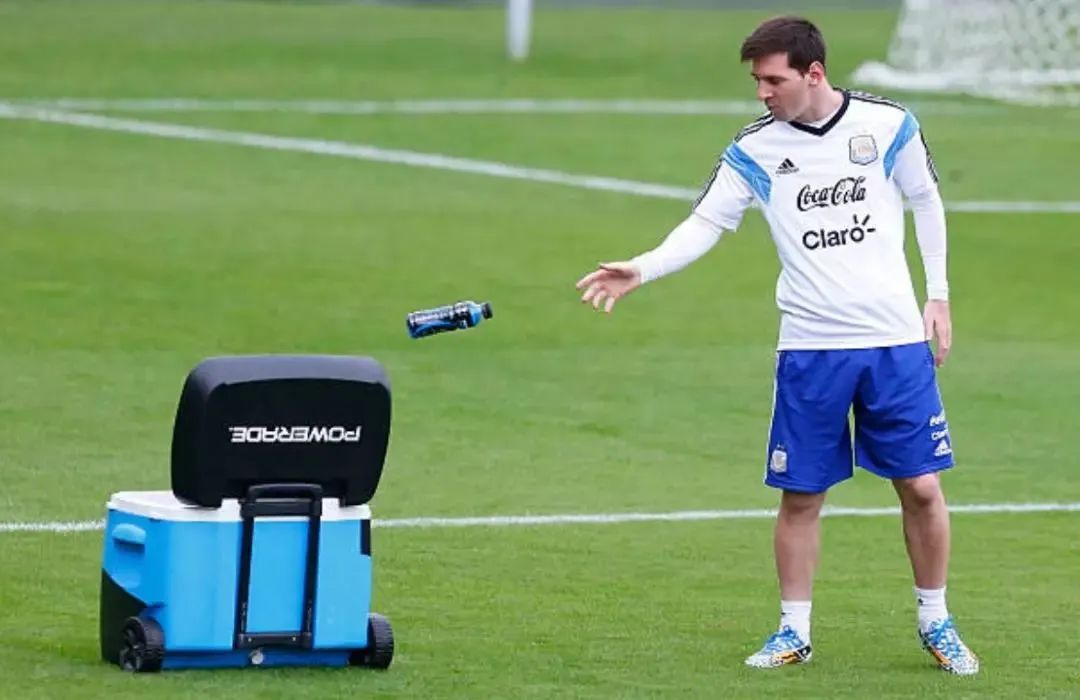 出汗多喝运动饮料,出汗多适合喝什么运动饮料