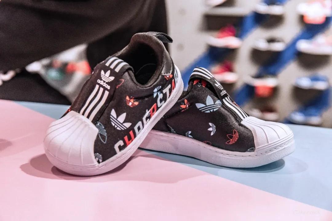 还有1天！光影奇遇坊、兔女郎快闪…齐现银泰创意城！折扣享不停