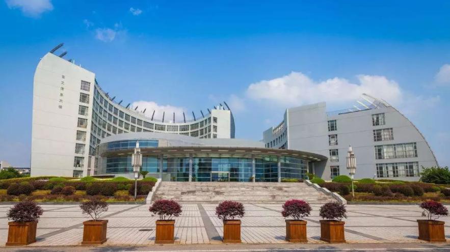 上海被低估的一所211大学,上海的十所211大学