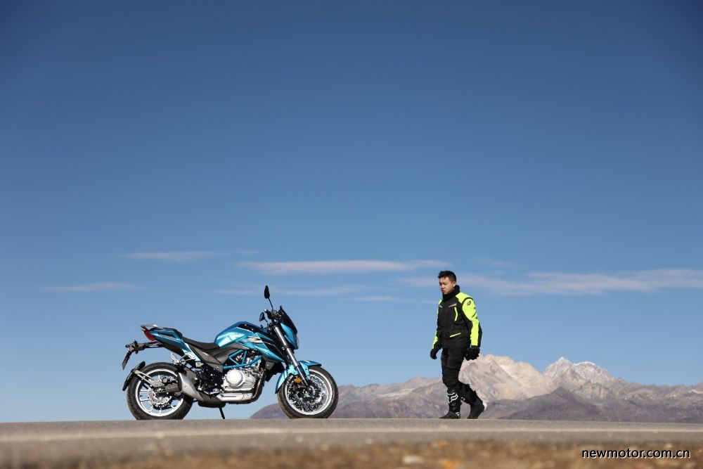 力帆kp350是双缸车吗,力帆kp350巡航版多少排量