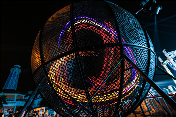 深坑旅奇妙夜泼水狂欢东欧火舞……佘山盛夏狂欢季从欢乐谷“出发”