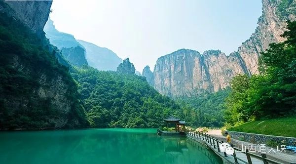 巍巍太行山山峰险峻,太行山奇峰峻岭