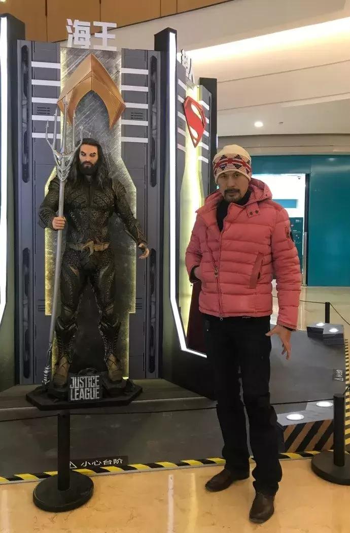 长恶人脸，竟是老婆奴！他拍风月片，被骂低俗，一幅画能卖出80万