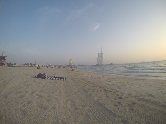 迪拜是个沙漠城市为什么那么有钱,迪拜四大土豪城市