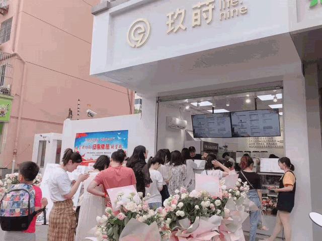 自创奶茶怎么做成加盟店,自创奶茶品牌需要哪些条件