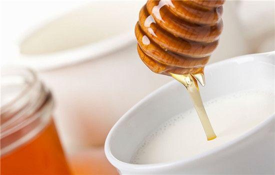 涂口红前涂什么防干裂,口红涂得特别难看怎么办