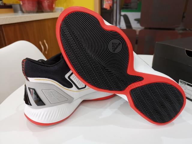 罗斯10玫瑰10年配色,玫瑰10年篮球鞋