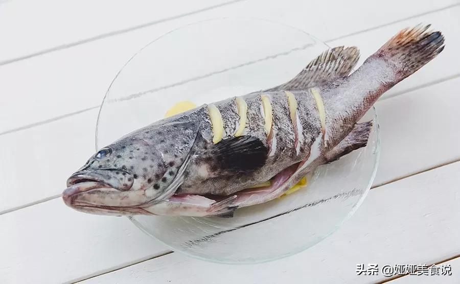 清蒸石斑鱼正宗的做法,清蒸石斑鱼的高档做法