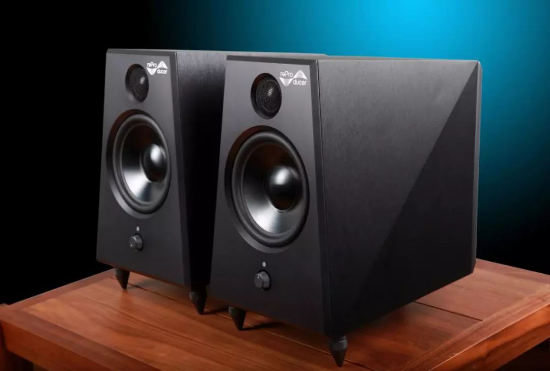 一个修理专业音响多人的德国人设计的reProducerEpic5音箱试用