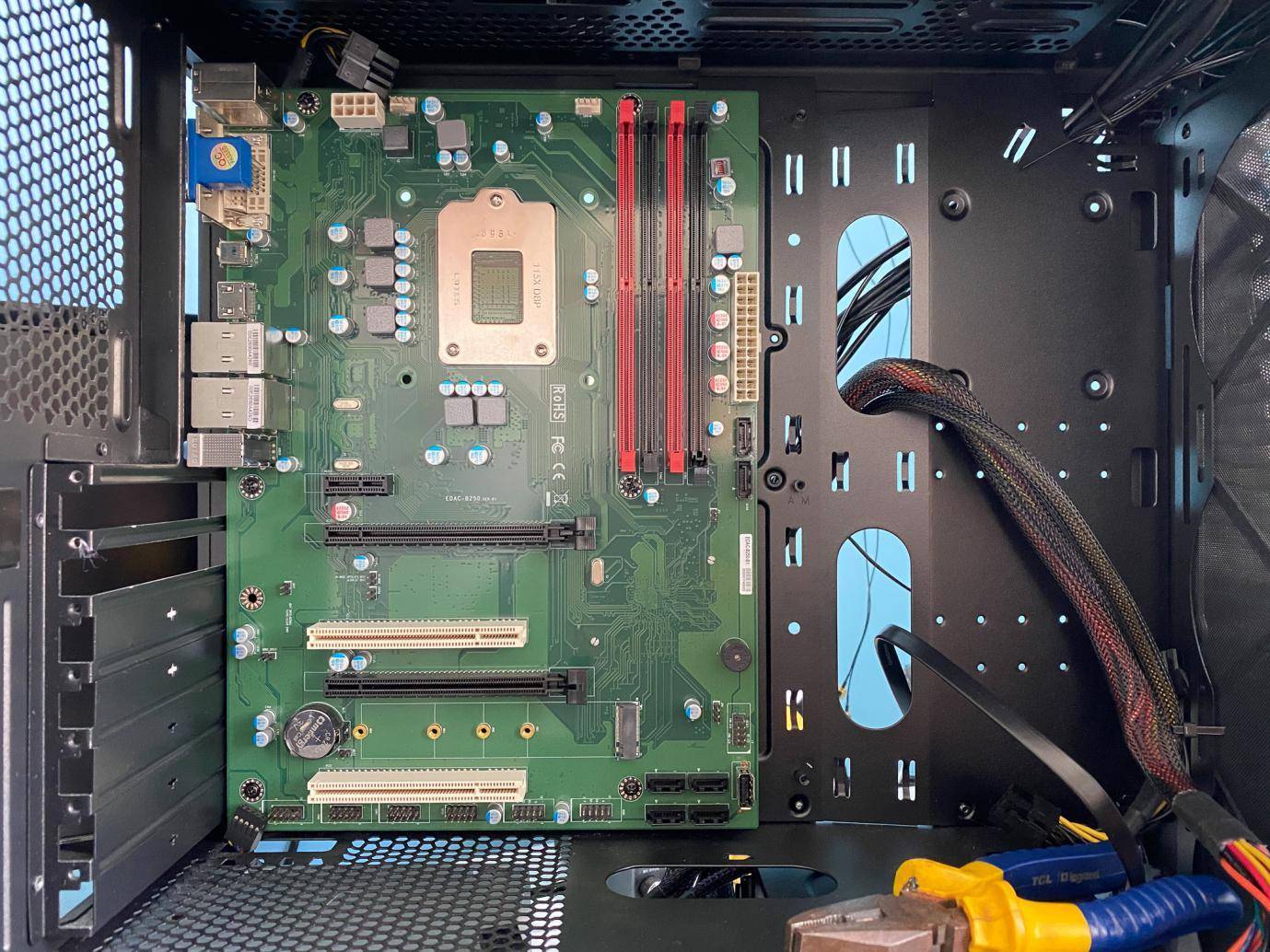 cpu安装在主板上还能拿下来吗,电脑换了主板和cpu需要重装系统吗