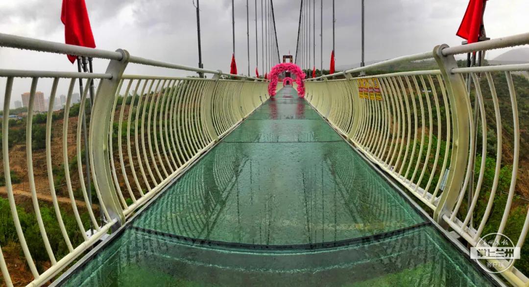 兰州黄河铁桥玻璃栈道,甘肃平凉最长的玻璃桥