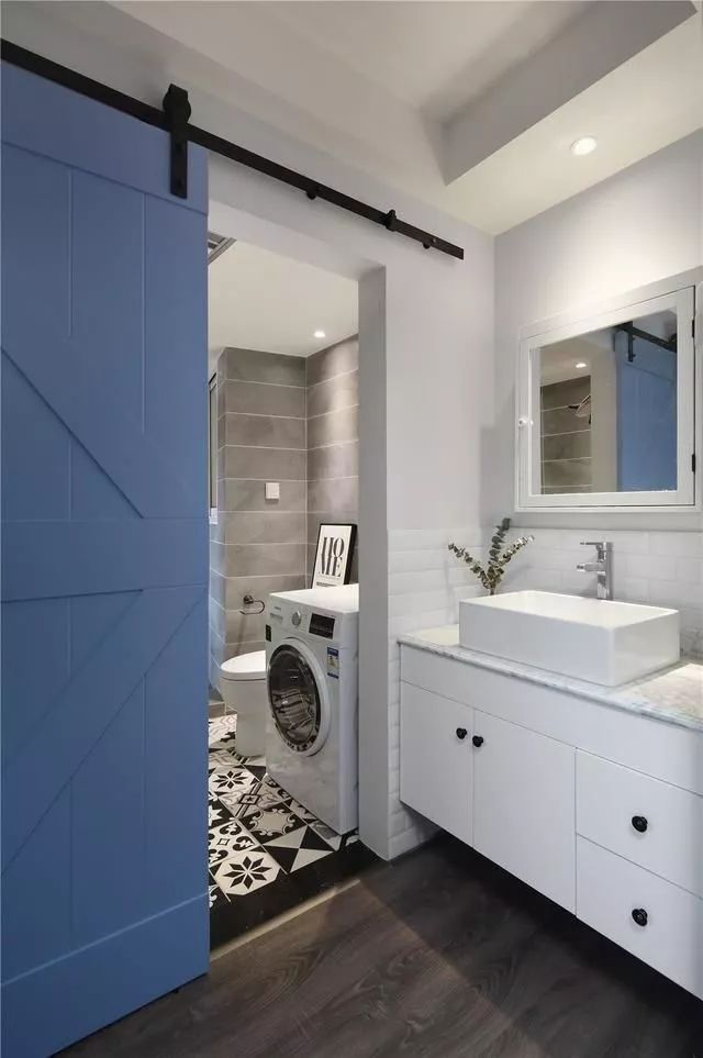 入户门正对卫生间门挂珠帘有用吗,入户门正对卫生间门怎么挂葫芦