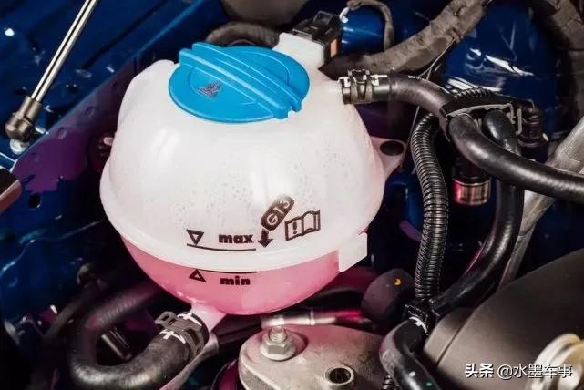 防冻液少了是换还是直接添加水,发现车防冻液少了怎么办