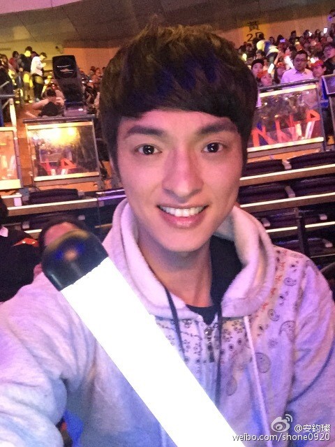 安均璨陈乔恩安以轩,安以轩为已故好友安钧璨庆生