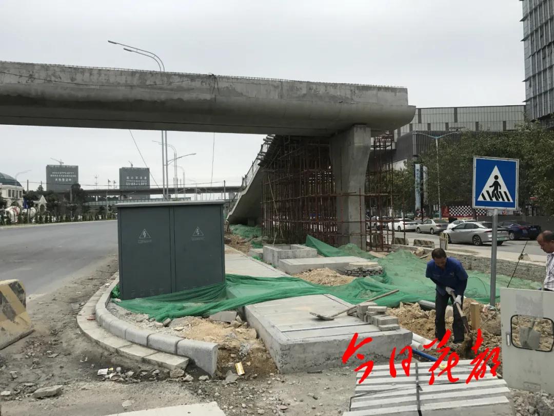遂宁公园口人行天桥最新施工进度,雅宝新城人行天桥