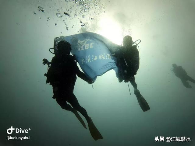 潜水会浮起来怎么办,如何潜水在水底不浮起来