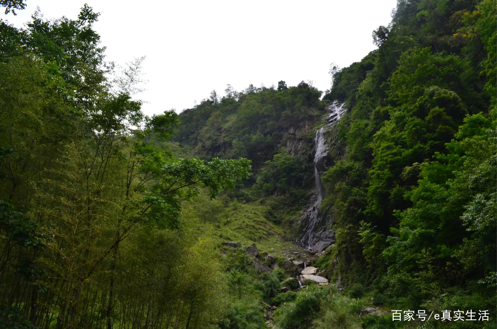 上里古镇，一个名副其实的古镇，人很少，跟丽江大研古城有的一比