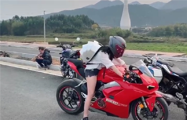 杜卡迪v4买车,杜卡迪v4实车照片