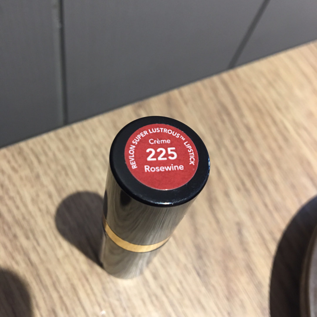 露华浓225深唇色测评,露华浓黑管润唇膏