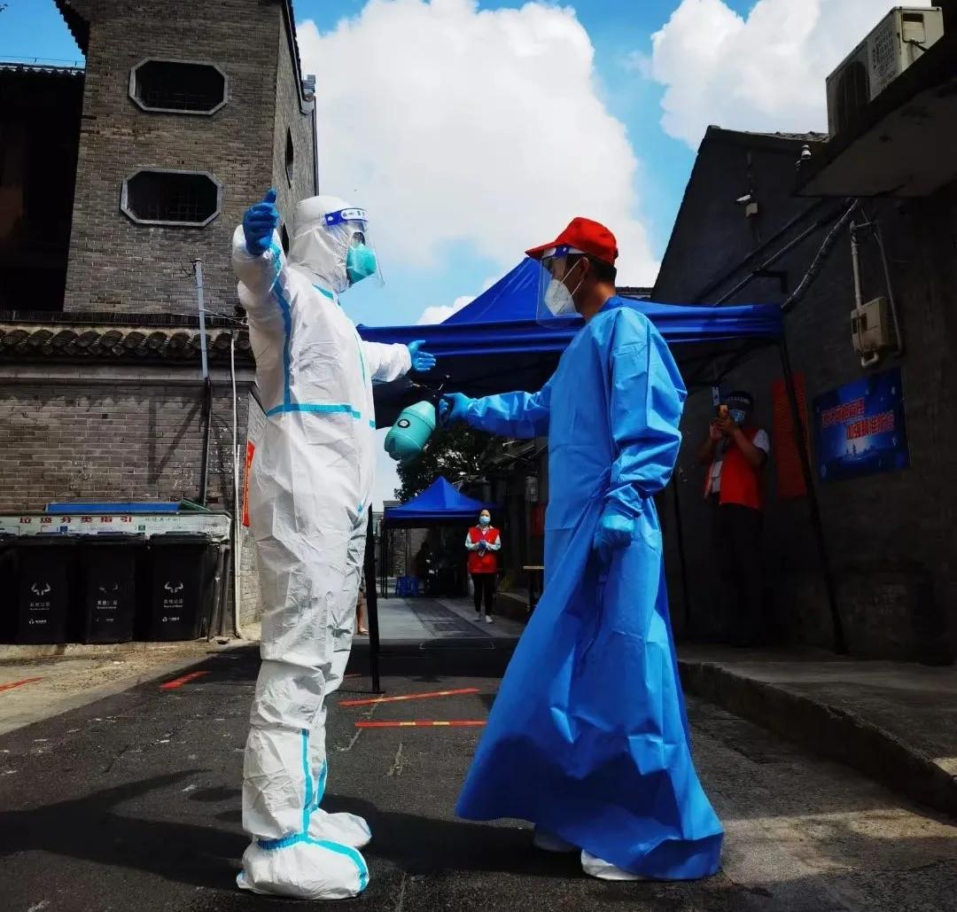 用“1+1+2”精细服务换封闭楼栋“足不出户”「扬州打听猫」