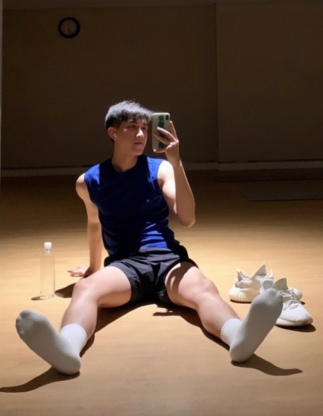 小心，一波白袜帅哥正性感来袭