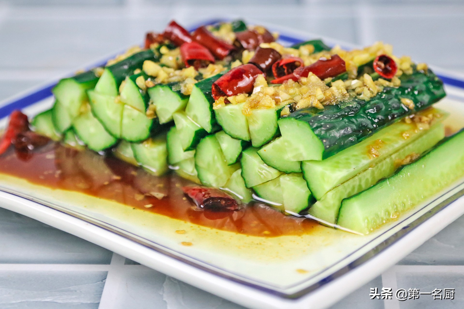 黄瓜的家常做法凉拌香辣,黄瓜凉拌香辣金针菇的做法