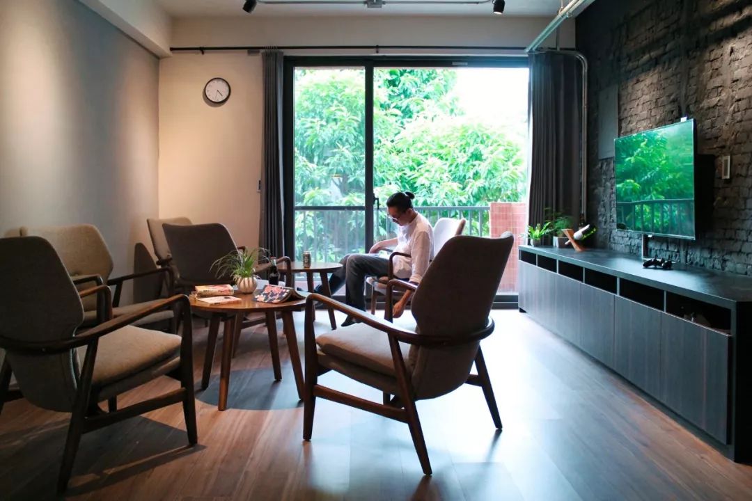 他花2.3亿造最美大学寝室，鼓励男女混居：这代年轻人别刻意吃苦