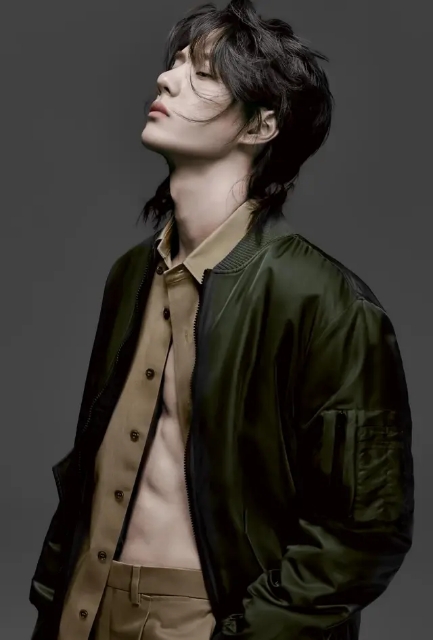 王一博的腹肌照片高清全部合集,王一博穿橙色运动装亮相