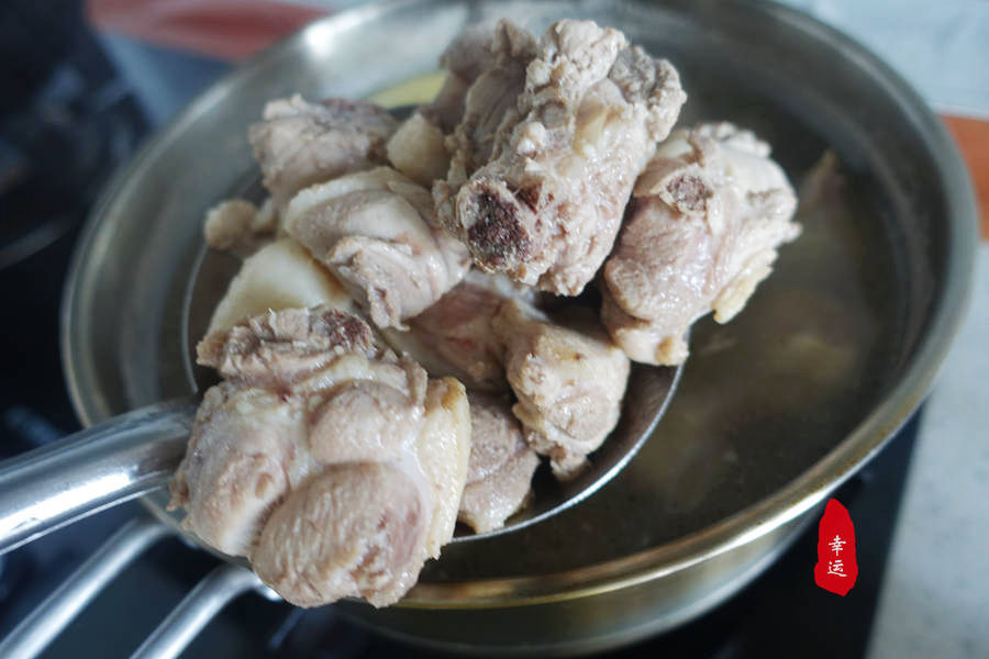 酥脆鸭块,鸭皮酥脆鸭肉鲜嫩