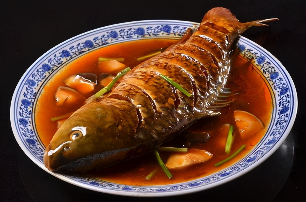 鱼身上哪里不宜吃鱼,鱼身上的什么部位不能碰