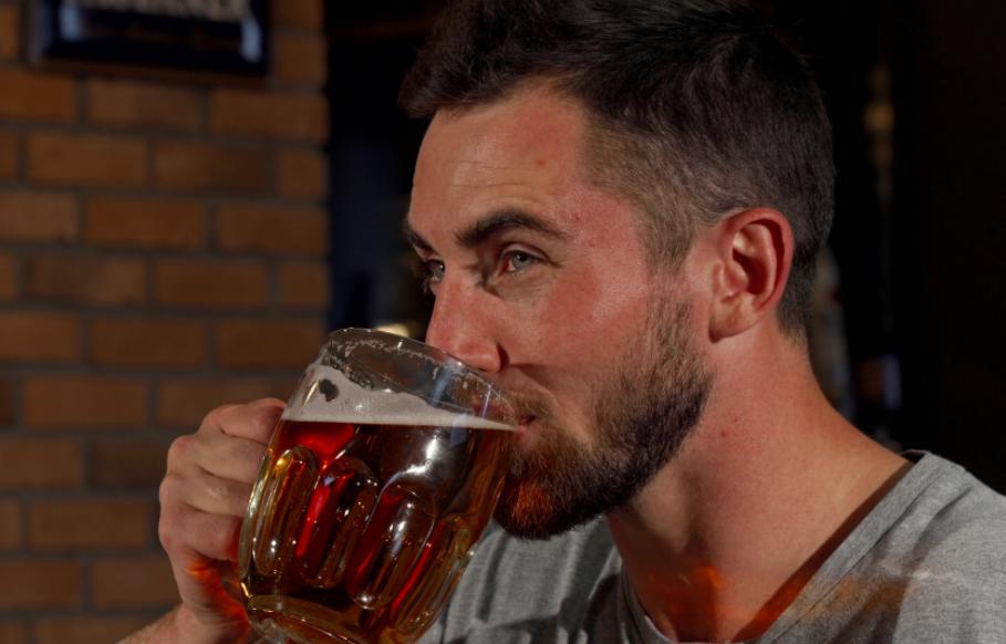 啤酒造成痛风的原因,啤酒为什么会导致痛风