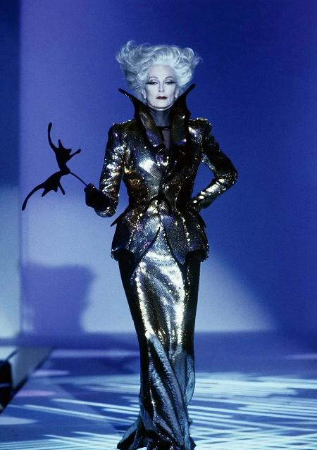 超模女王卡门：三次婚姻不幸，83岁有小鲜肉男友，89岁还上台走秀