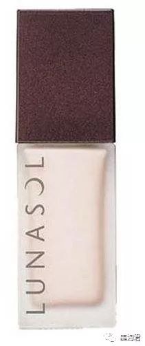 妆前乳的正确步骤图解大全,化妆前的护肤步骤不卡粉