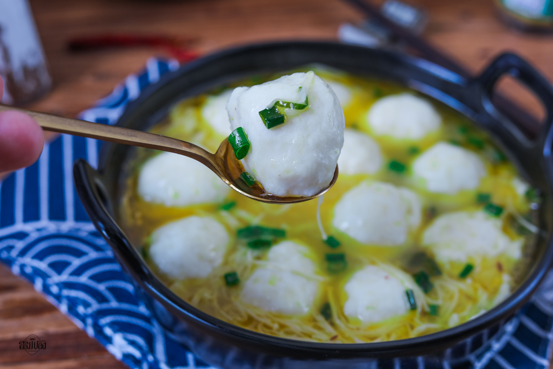 自己做鱼丸子的做法,自己做鱼丸的方法视频