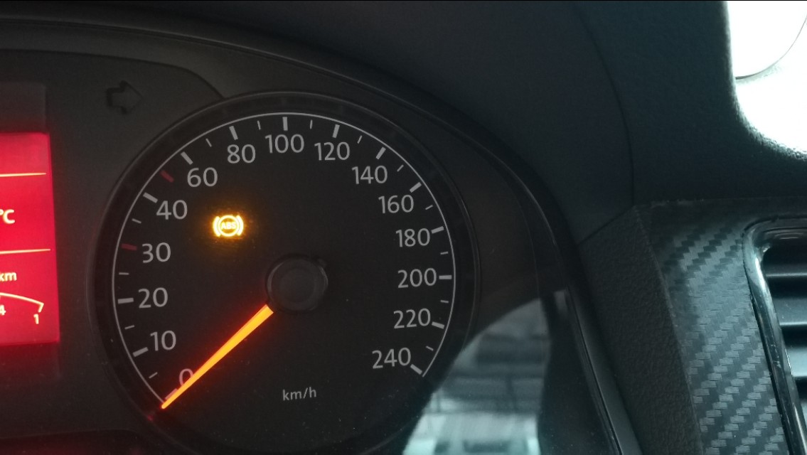 桑塔纳abs传感器更换教程,新桑塔纳更换机油压力传感器